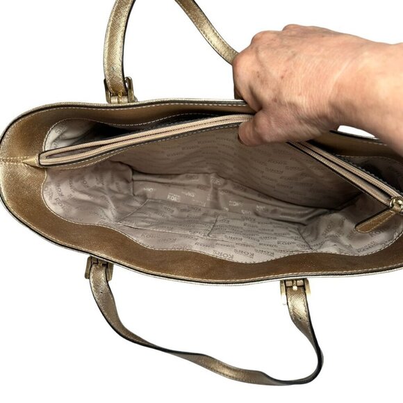 Michael Kors Gold Jet Set Front Pocket Tote Large  Never Used - Picture 11 of 12